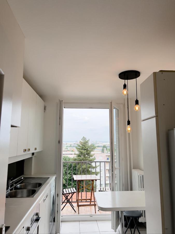 Appartement Spacieux Avec Balcon Saint-Fons Bagian luar foto
